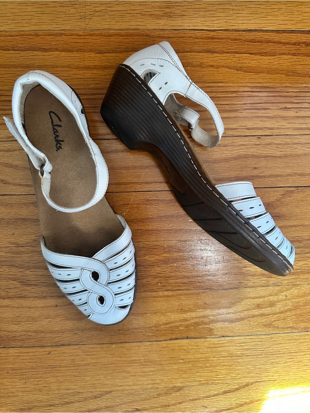 Leather Clarks Wendy River White Low Wedge Sandals with Ankle Strap Size